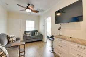 Less Than 1 Mi to Historic Pleasure Pier Galveston Home!